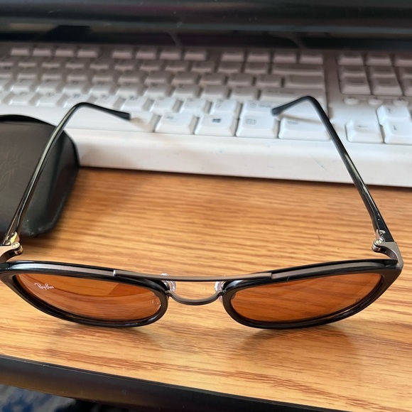 Ray-Ban Unisex Sunglasses with Case. - Picture 2 of 10